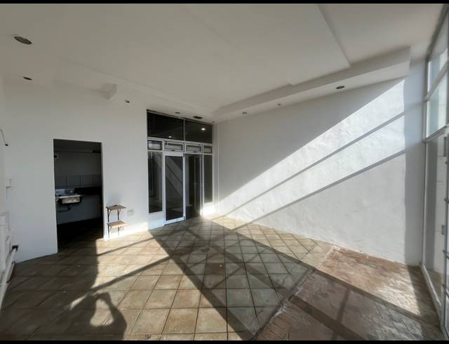 33M² BUSINESS TO LET IN PARKLANDS